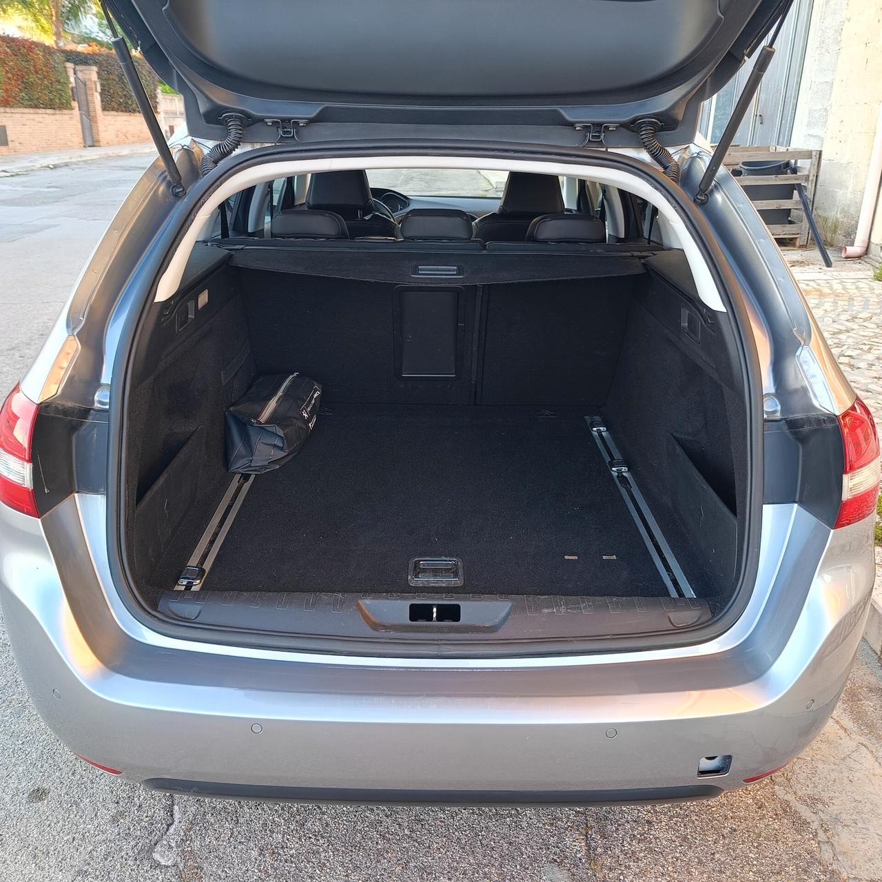 Peugeot 308 BlueHDi 120 S&S SW Allure