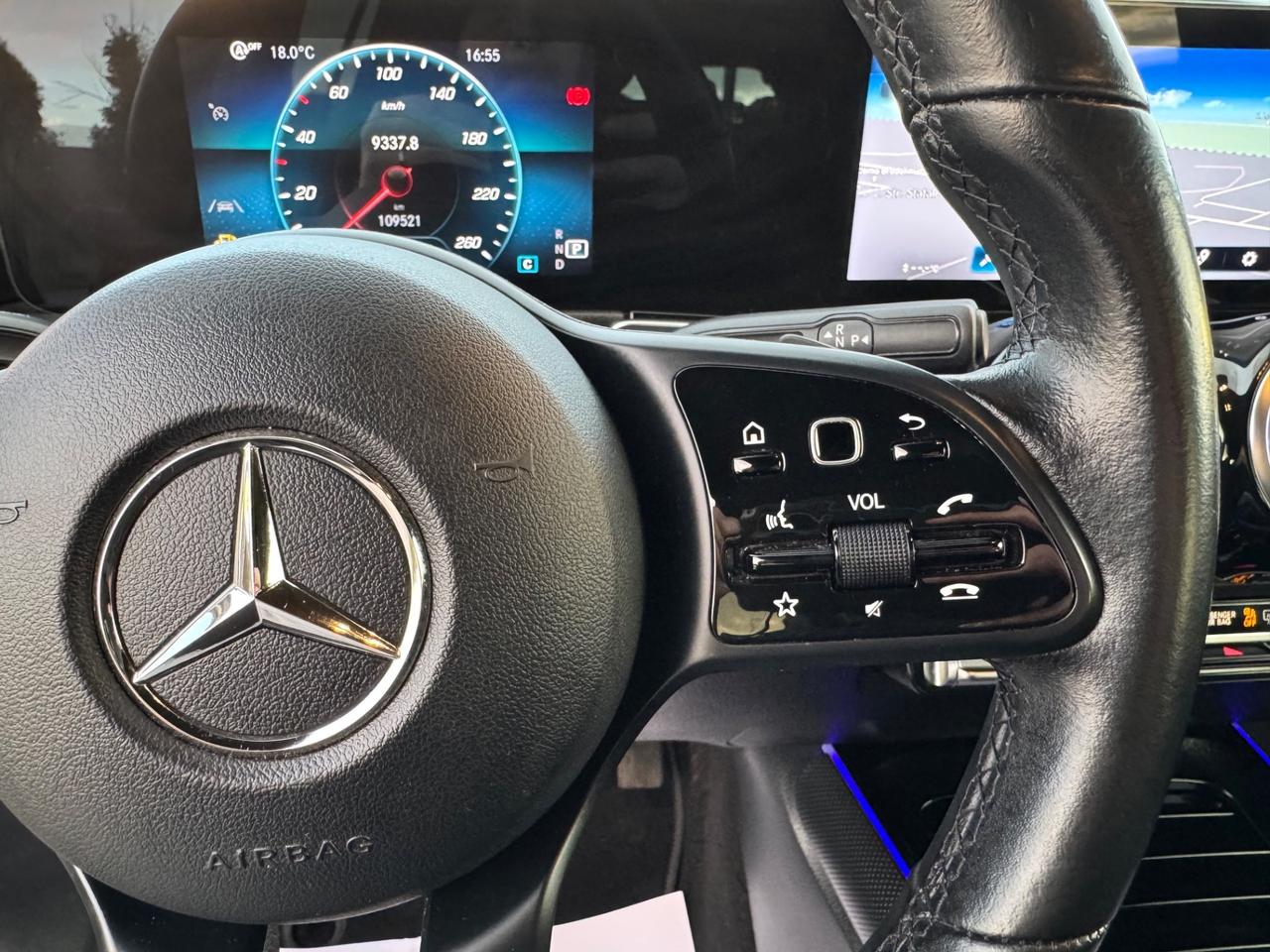 MERCEDES GLB 180d Sport - Luci Ambient Navi 18