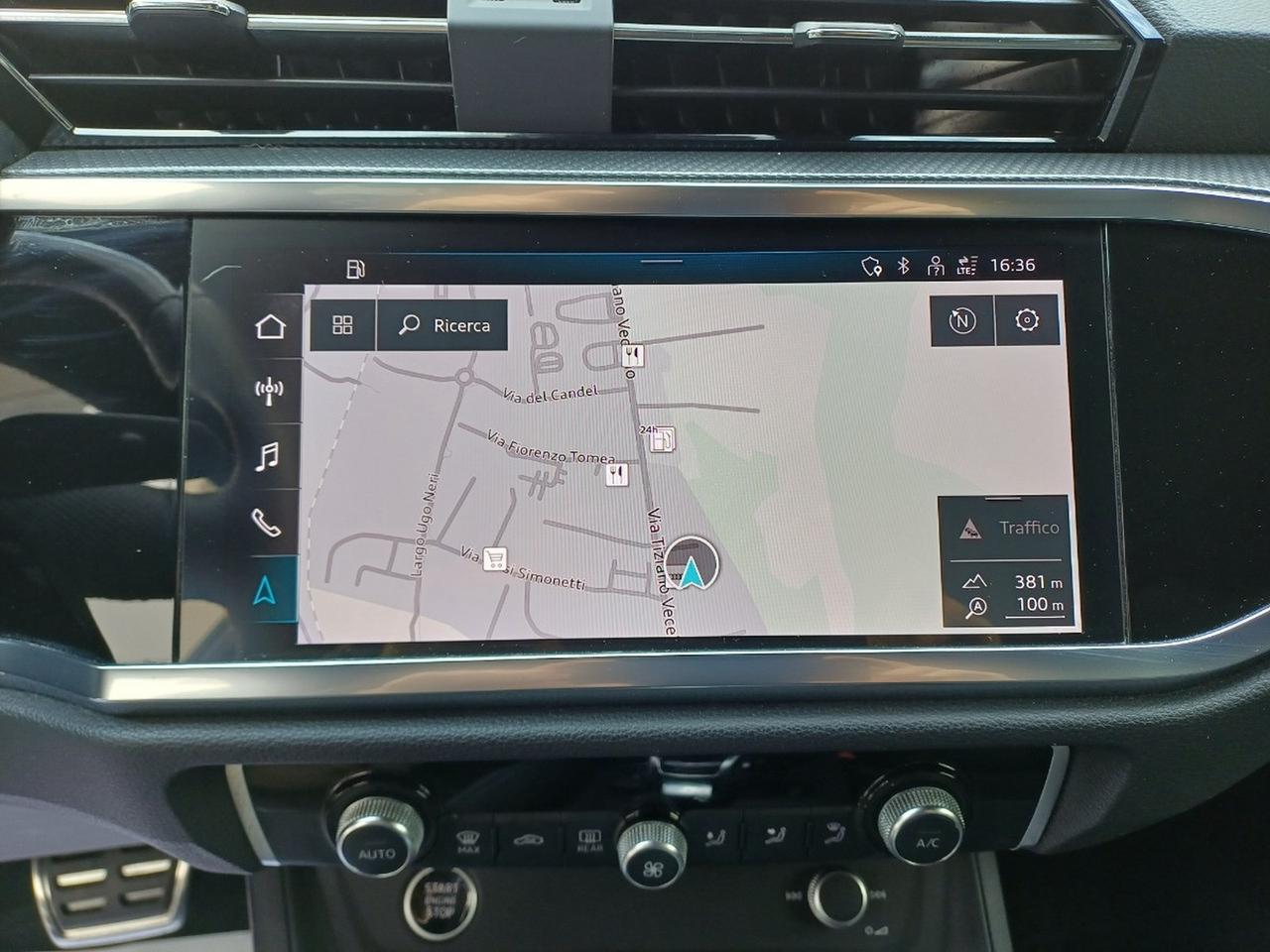 Audi Q3 35 2.0 tdi identity black s-tronic