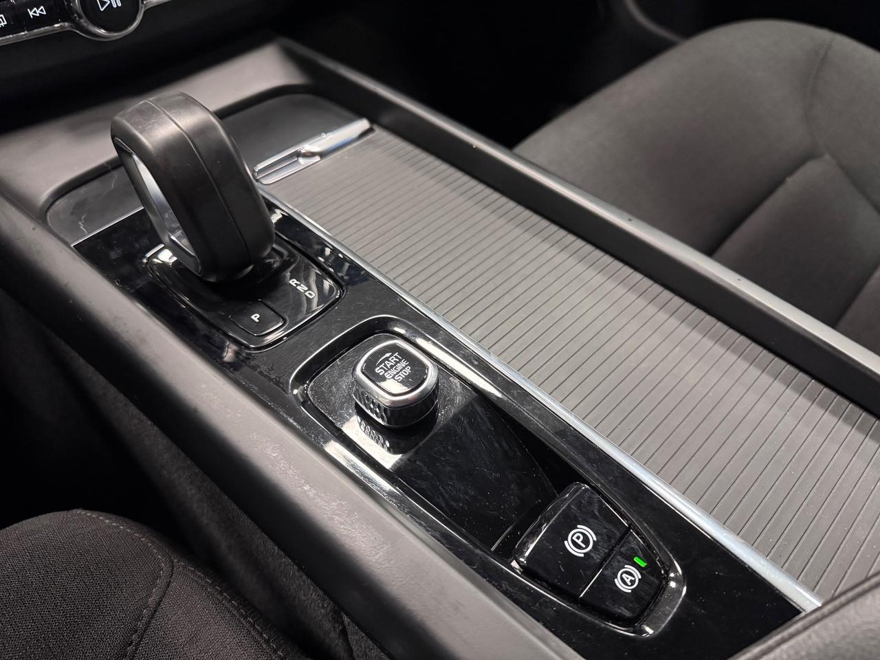 Volvo XC 60 XC60 B4 (d) AWD automatico Business