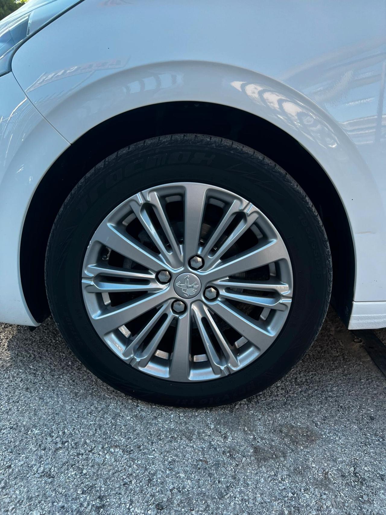 Peugeot 208 BlueHDi 75 5 porte Allure