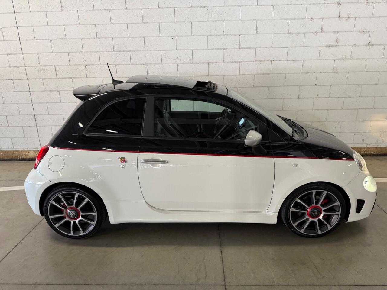 Abarth 595 1.4 Turbo T-Jet 165 CV Scorpioneoro