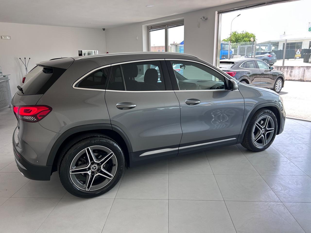 MERCEDES-BENZ GLA 200 d Automatic Premium