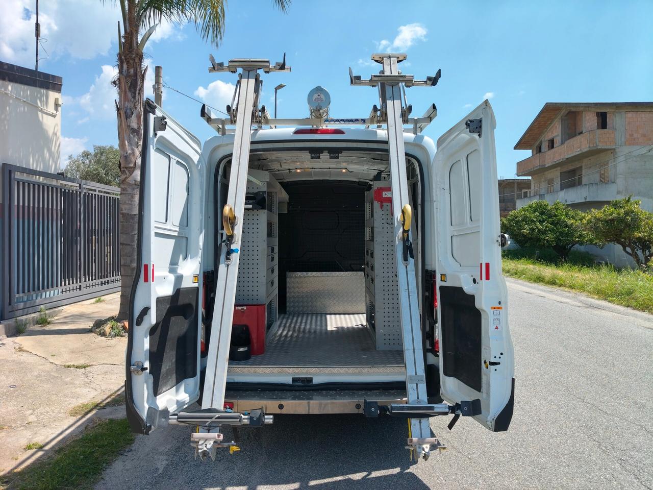 Ford transit 2.0 TDCi 130 CV 4wd allestito