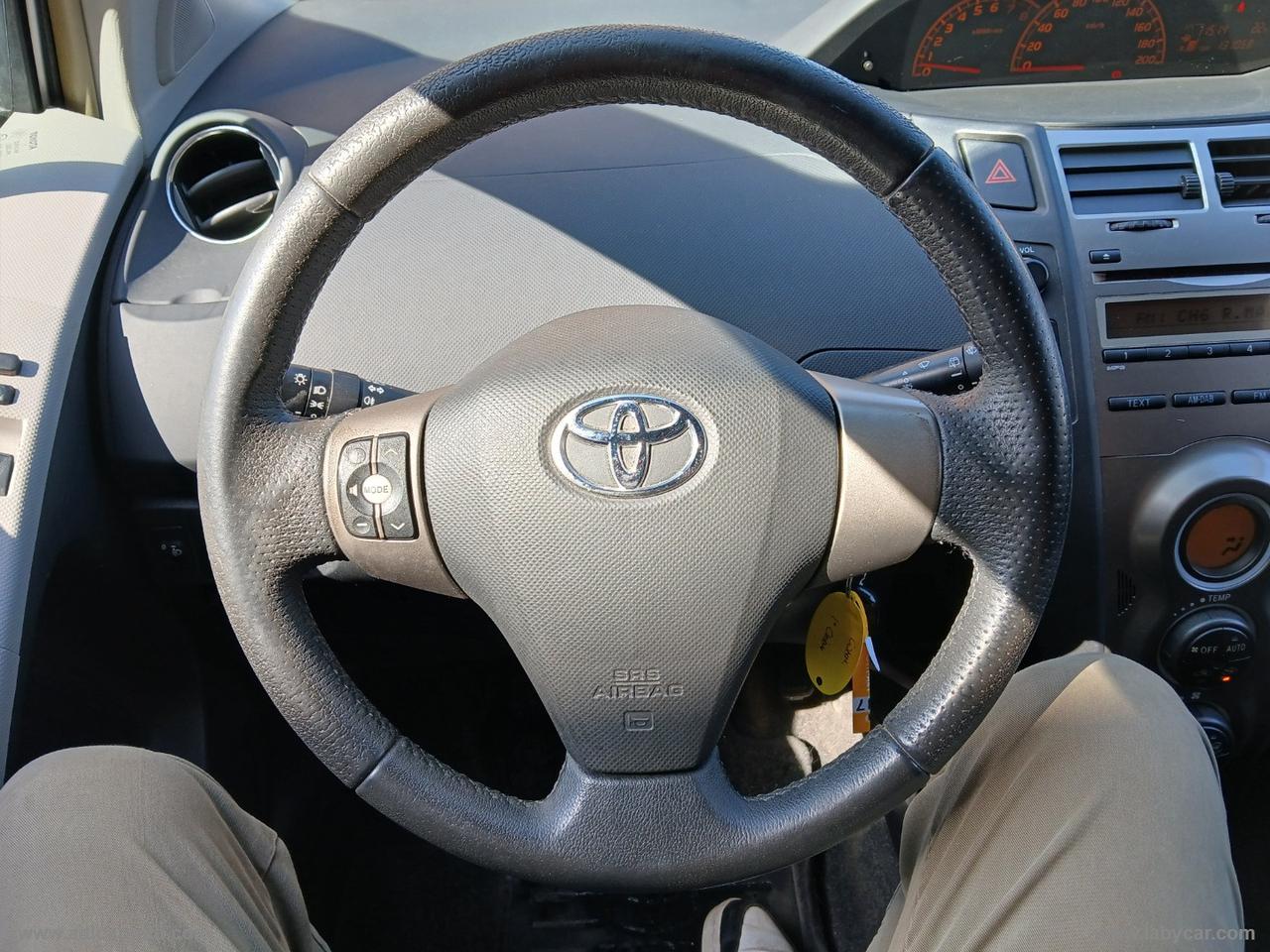 TOYOTA Yaris 1.3 5p. Sol