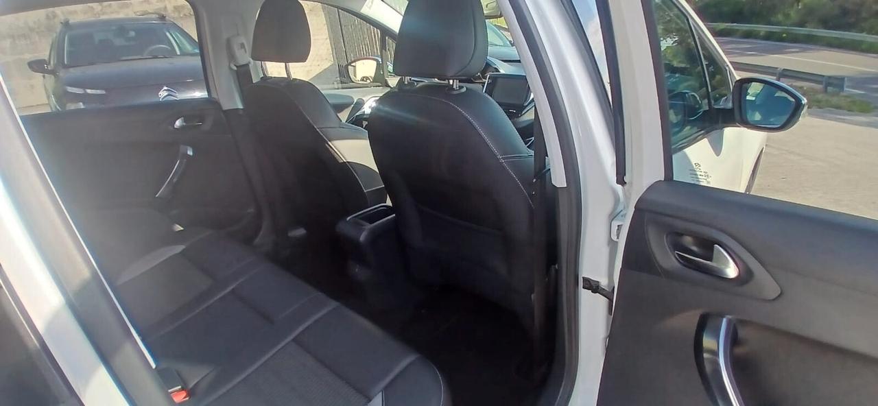 Peugeot 2008 BlueHDi 100 Allure - 2016