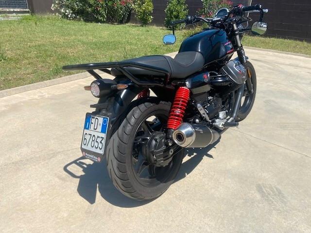 Moto Guzzi V7 IV STONE " SPECIAL EDITION" 2023 KM 10.000