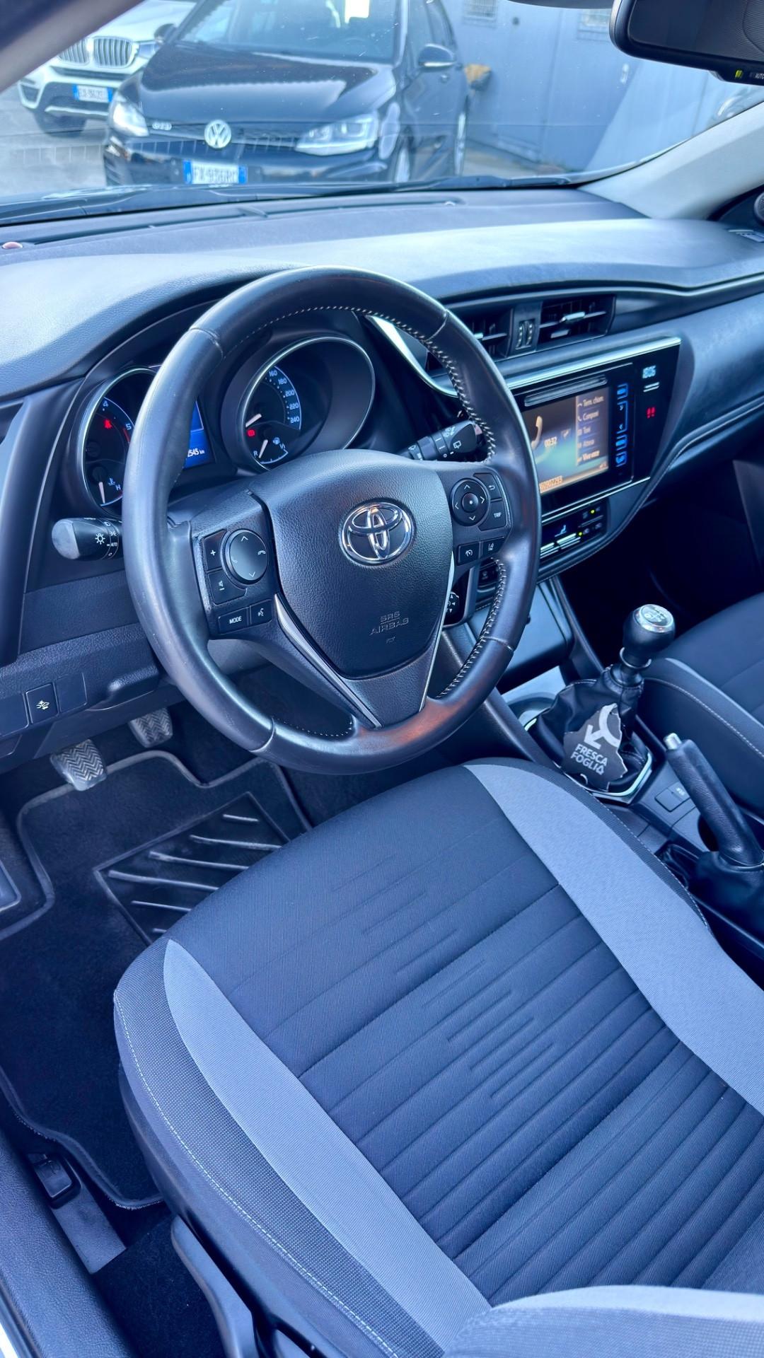 Toyota Auris 1.6 D-4D Lounge