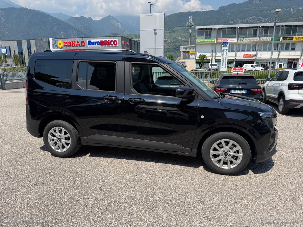 FORD Tourneo Courier 1.0 EcoBoost Titanium