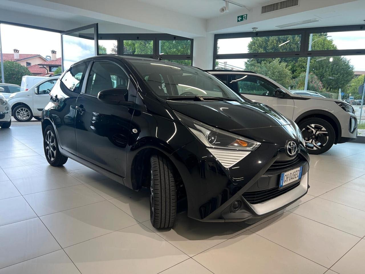Toyota Aygo Connect 1.0 VVT-i 72 CV 5 porte x-play