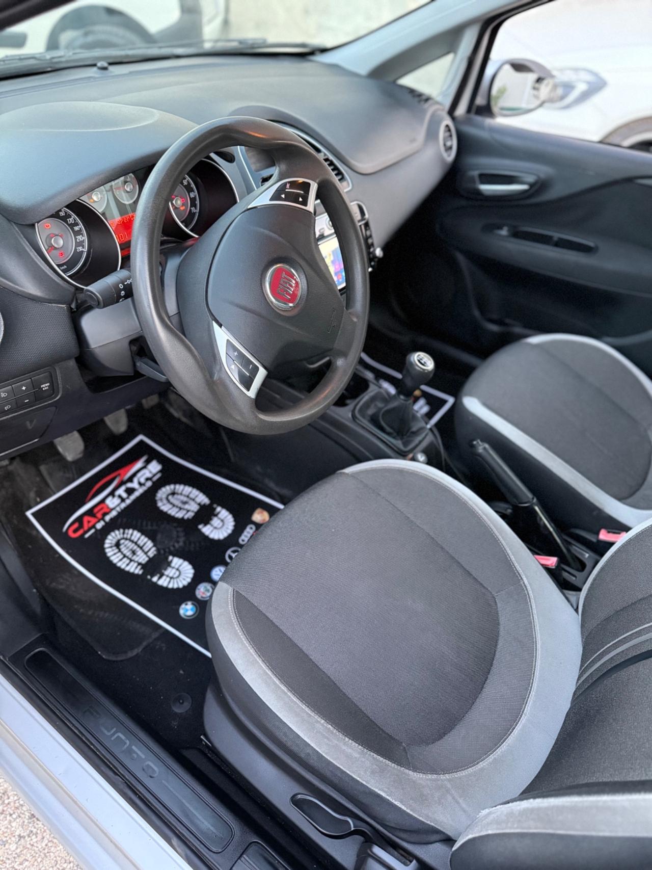 Fiat Punto 1.3 MJT II 75 CV 5 porte navigatore bluetooth