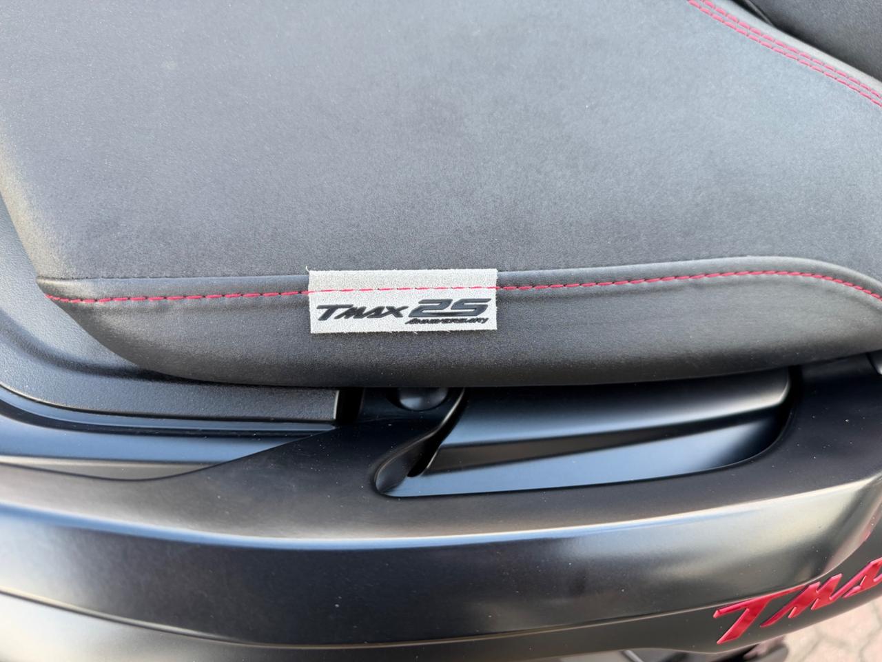 Yamaha TMAX 560 BLACK MAX