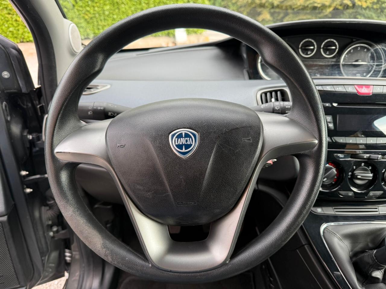 Lancia Ypsilon 1.2 69 CV 5 porte Gold NEOPATENTATI