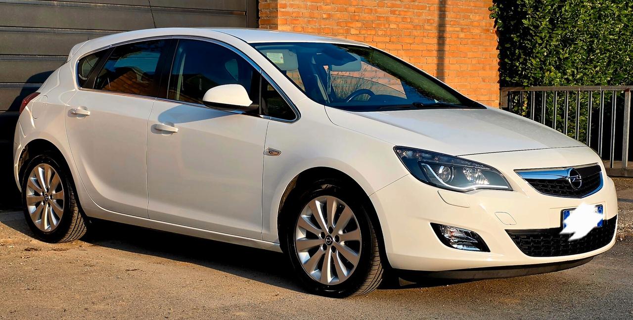 Opel Astra Cosmo neopatentati euro5B anno 2011