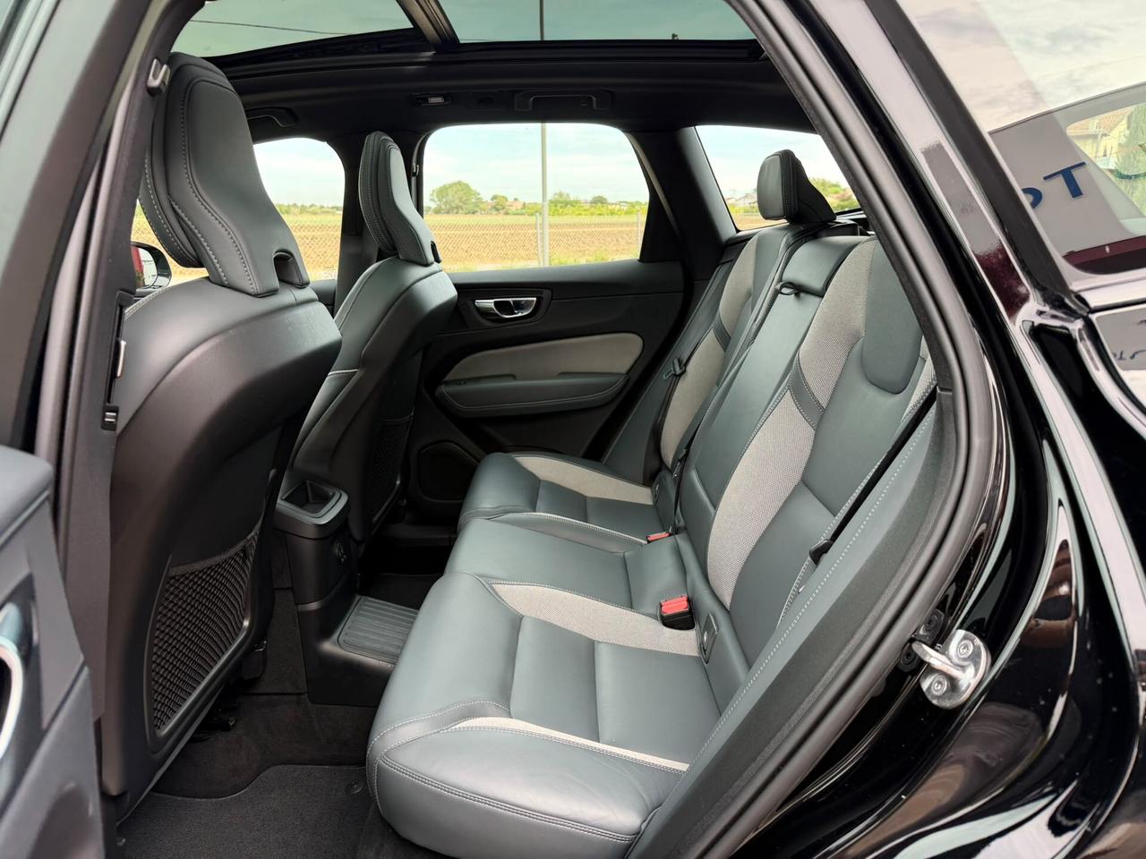 Volvo XC 60 2.0 T6 Recharge phev AWD R-design