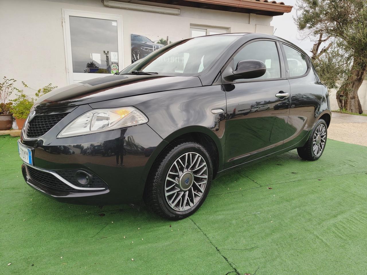 Lancia Ypsilon 1.2 69 CV 5 porte Gold - 2016