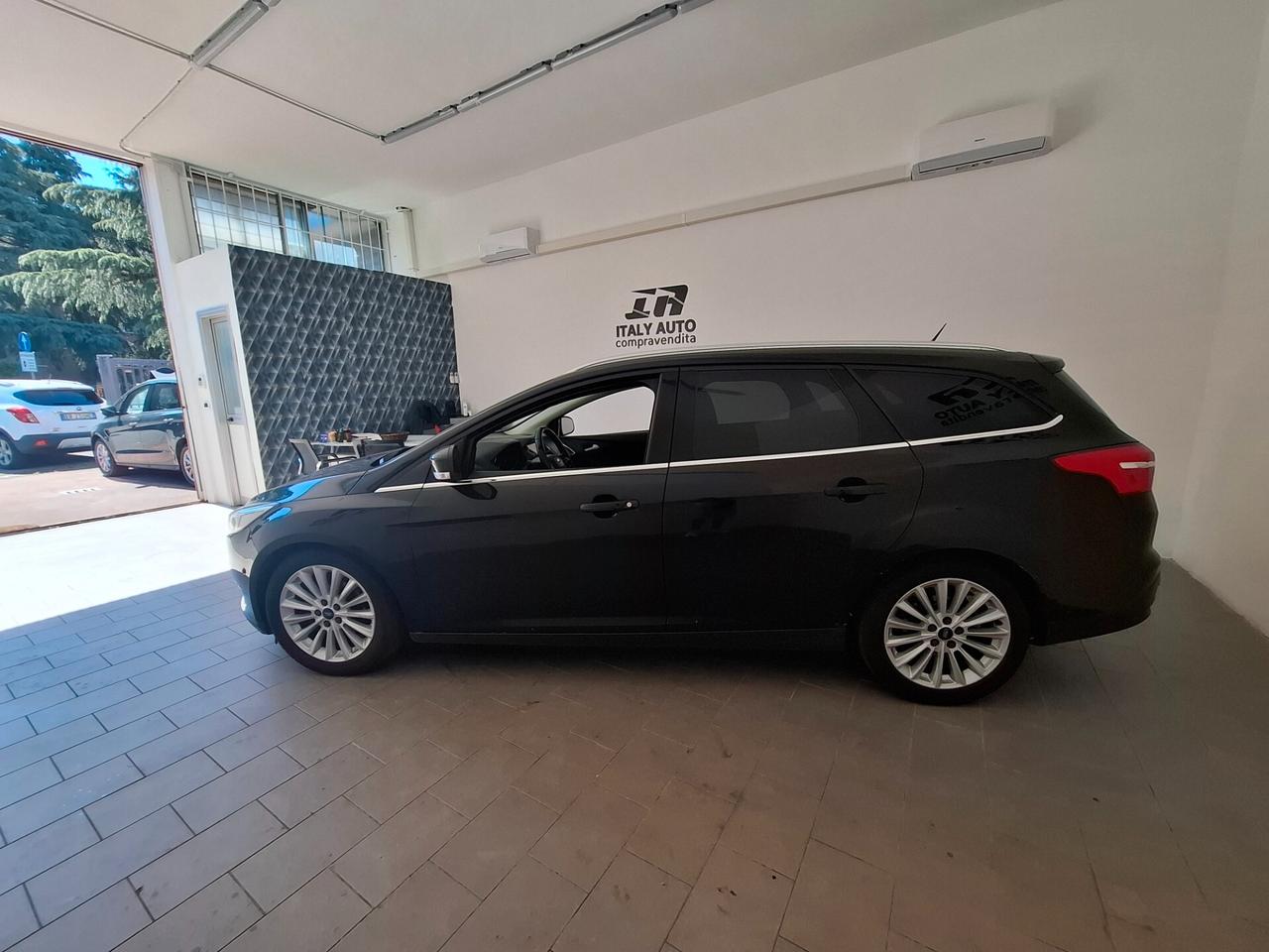 Ford Focus 1.0 EcoBoost 125 CV Start&Stop SW Titanium adatta x neopatentati