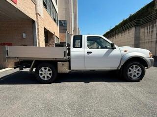 Nissan NP300 2.5 Dci King Cab Gancio traino