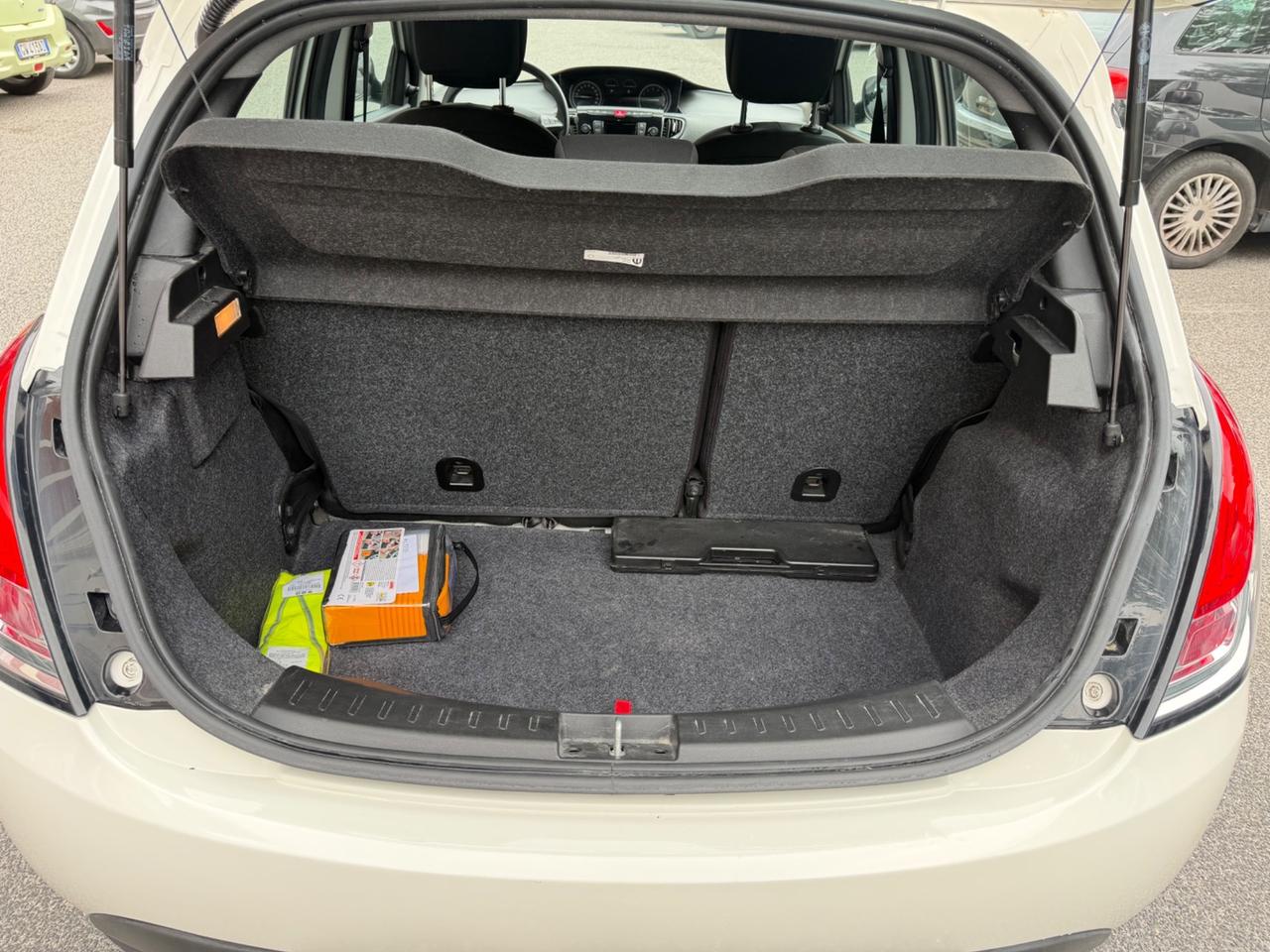 Lancia Ypsilon 1.0 5p S&S Hyb - PREZZO PROMO -