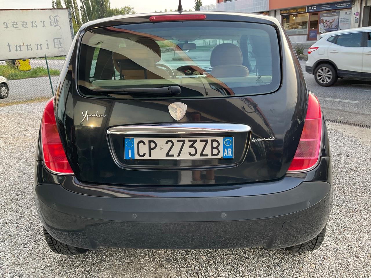 Lancia Ypsilon 1.2 16V Platino