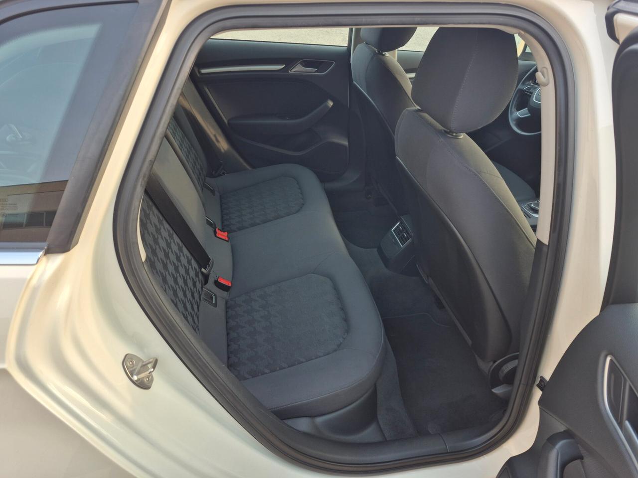 Audi A3 SPB 1.6 TDI diesel Attraction