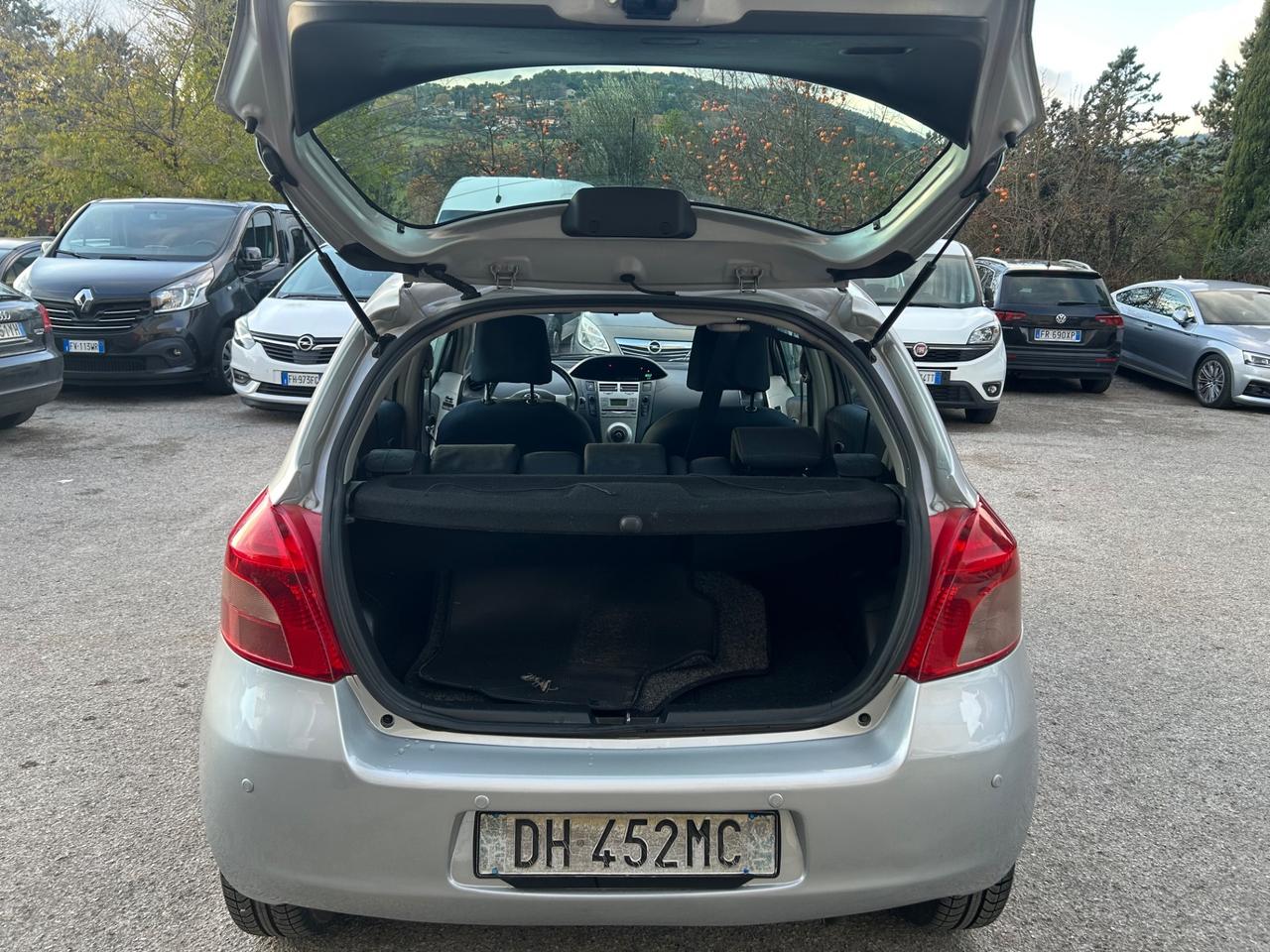 Toyota Yaris 1.3 5 porte cambio Automatico 123000kn