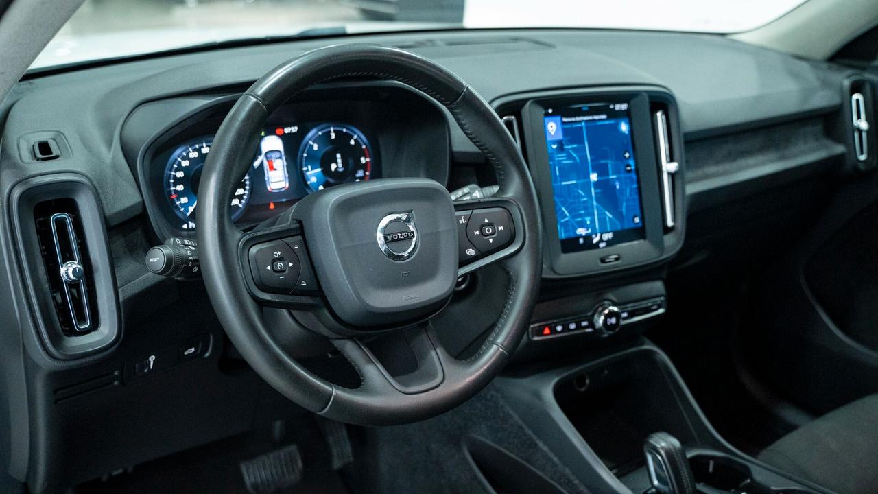 Volvo XC40 2.0 D3 150CV MOMENTUM PRO AUTO NAVI LED FULL OPTIONAL