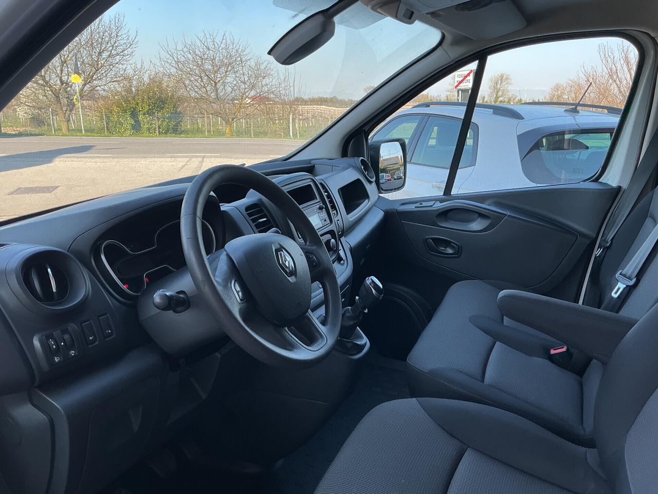 RENAULT TRAFIC T29 20 DCI 145 CV PL-TA