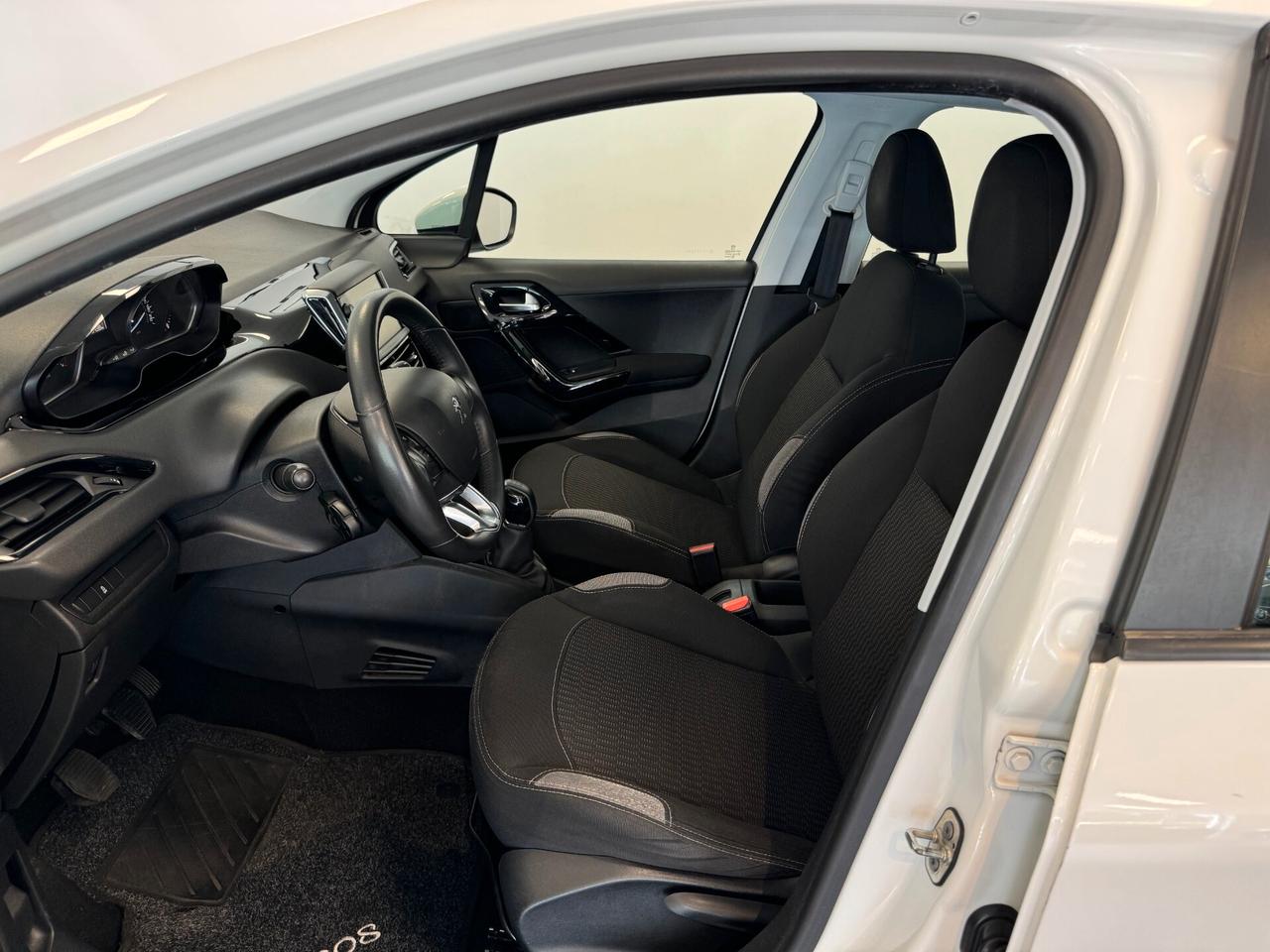 Peugeot 208 PureTech 82 5 porte Active NEOPATENTATI UNIPROP.