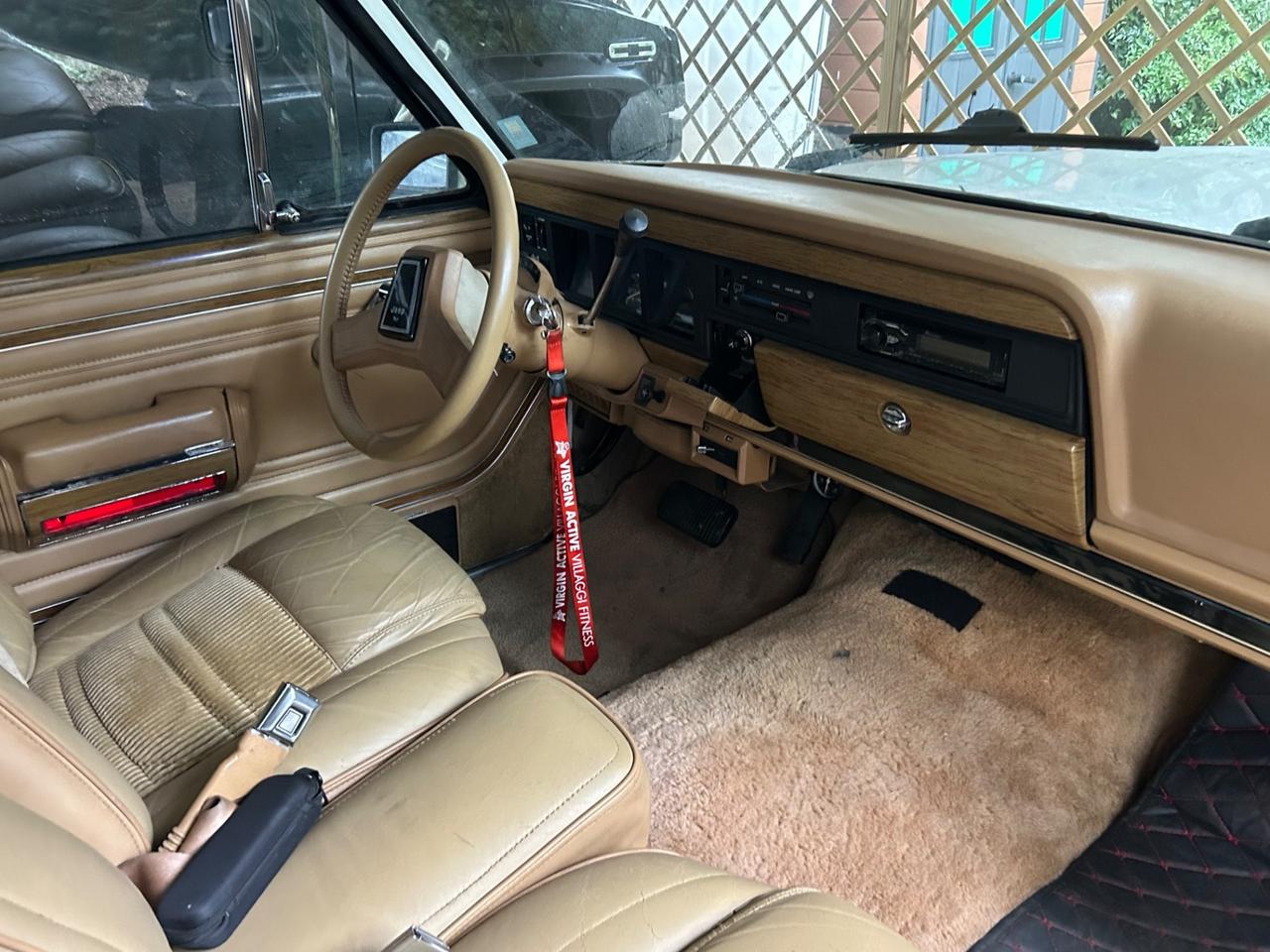 Jeep Wagoneer Grand 5.9 v8