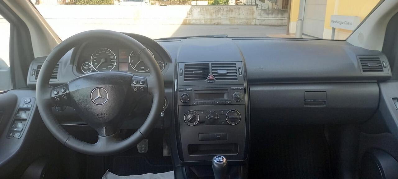 Mercedes-Benz Classe A 160 BlueEFFICIENCY Benzina cc. 1.5 CV. 95 - 5 Porte 5 Posti Euro 5 Utilizzabile anche per i Neopatentati.