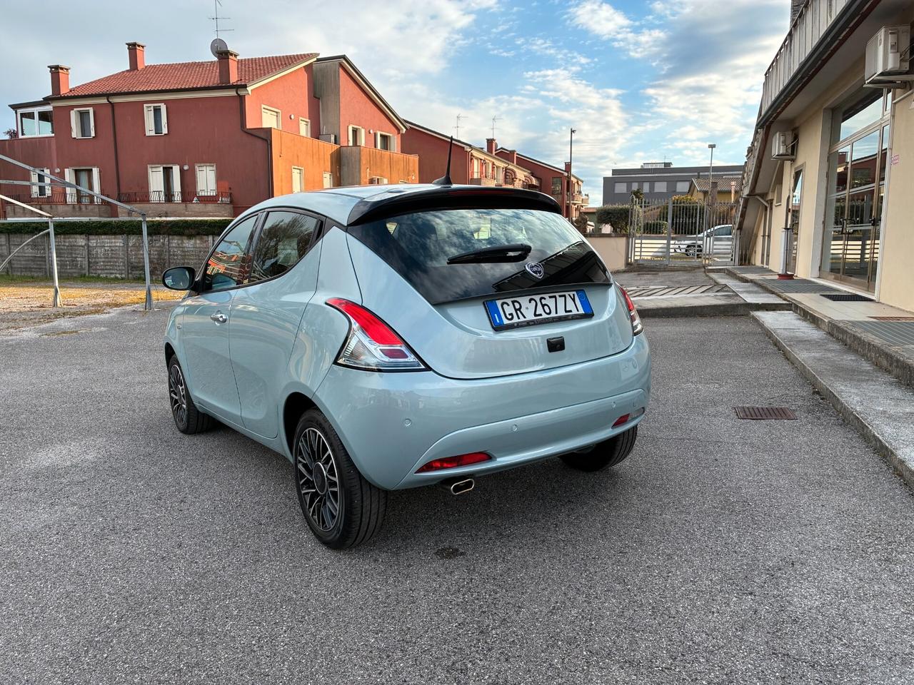 Lancia Ypsilon 1.0 FireFly Hybrid PLATINO
