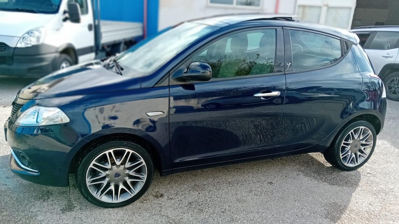 Lancia ypslon 1.3 mjt/95cv-t apr-2015