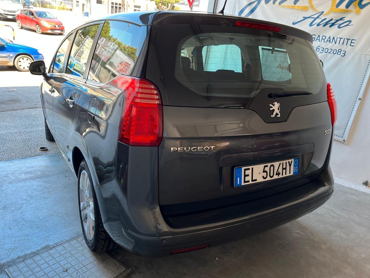 Peugeot 5008 1.6 HDi 112CV Allure 7 POSTI