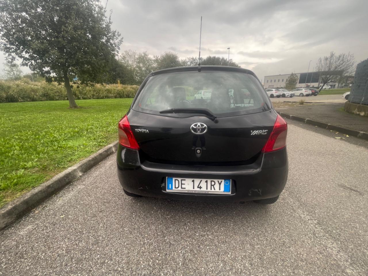 Toyota Yaris 1.0 5 porte