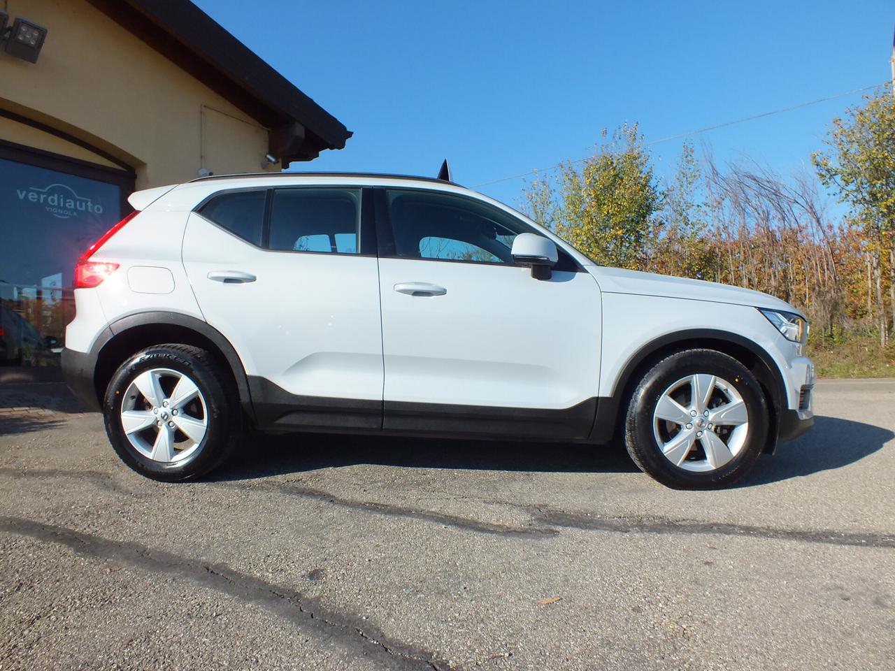 VOLVO XC40 T2 CORE 32.000 KM!