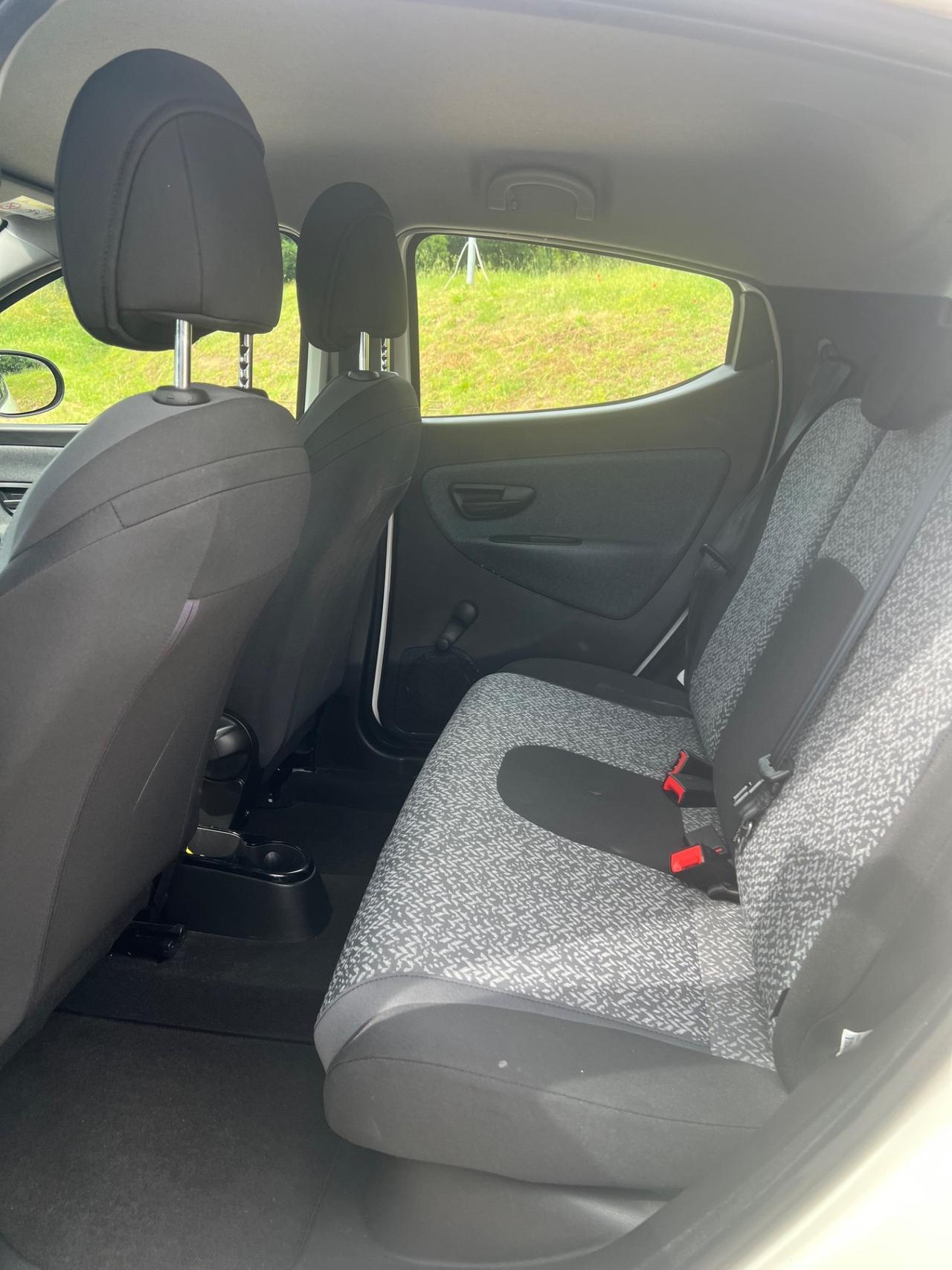 Lancia Ypsilon 1.2 69 CV Platinum NEOPATENTATI PERMUTE RATE GARANZIA