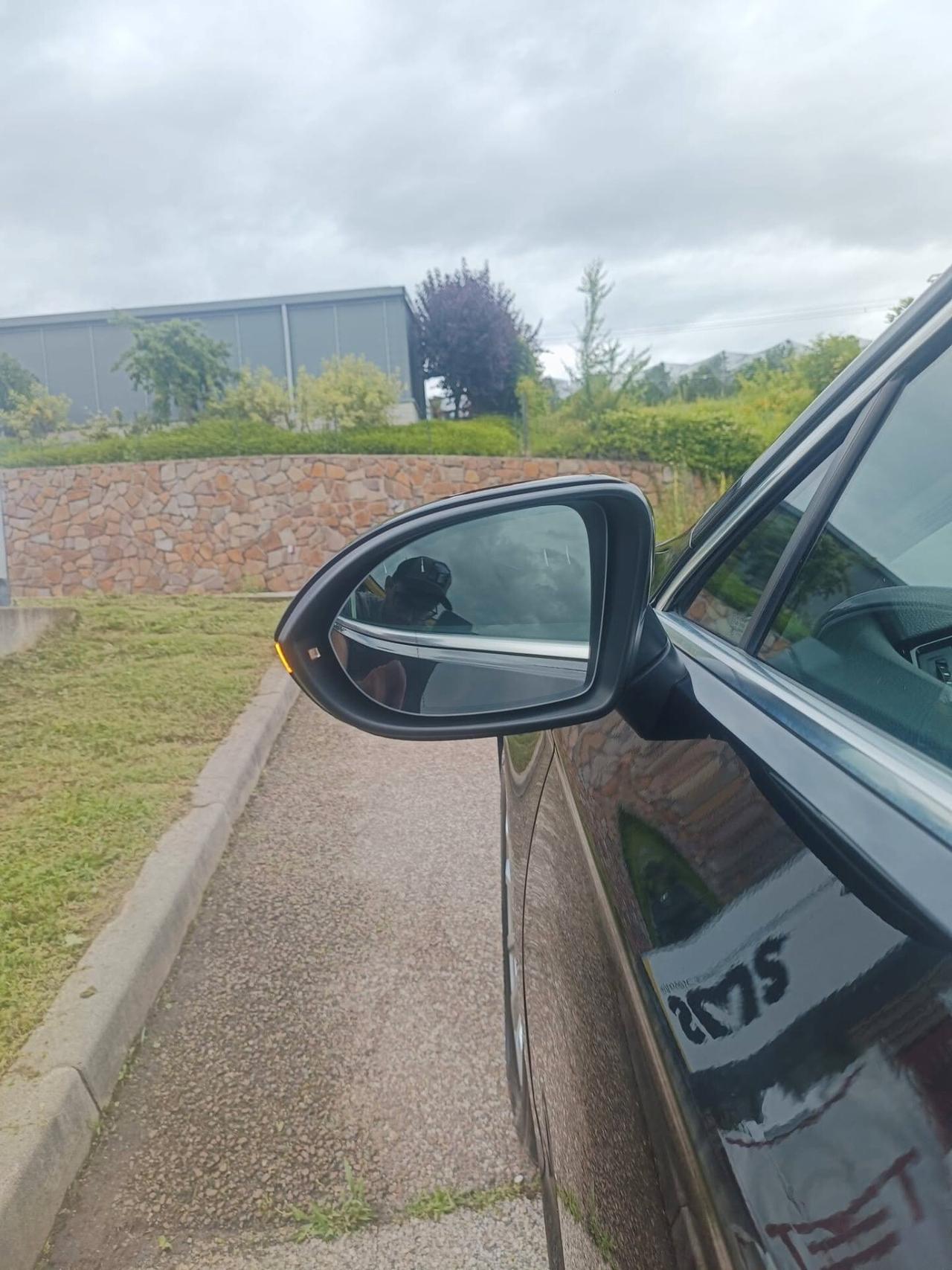 Volkswagen Passat Variant 1.6 TDI SCR DSG Business BMT