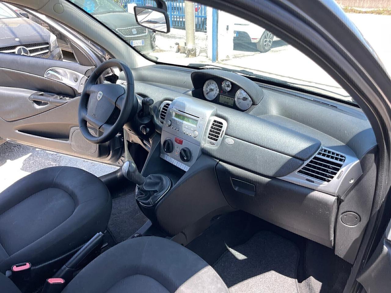 Lancia Ypsilon 1.3 MJT 75 CV Unyca