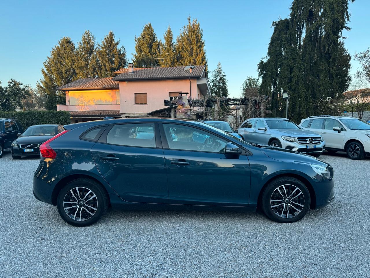 Volvo V40 T2