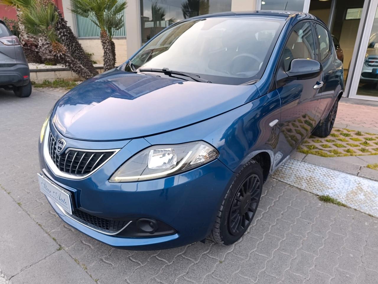 Lancia Ypsilon 1.0 FireFly 5 porte S&S Hybrid Silver