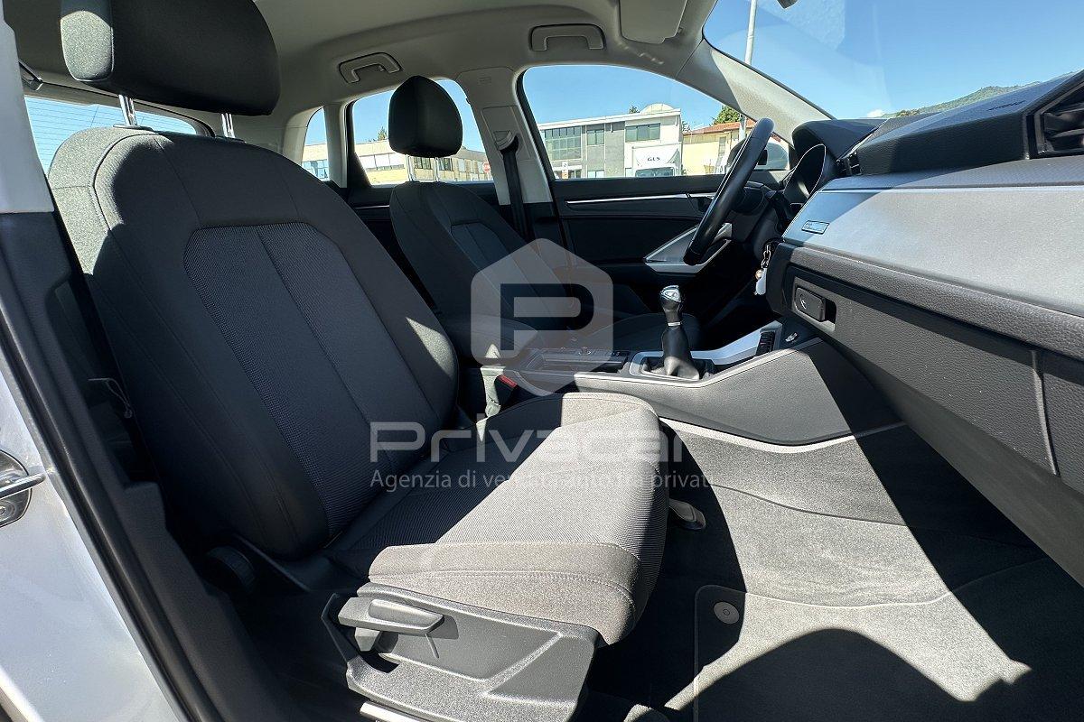 AUDI Q3 35 TFSI Business