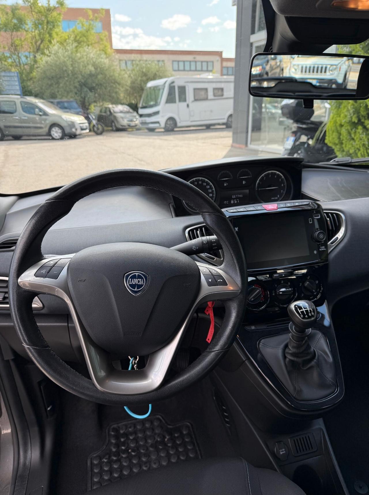 Lancia Ypsilon 1.0 FireFly 5 porte S&S Hybrid Gold