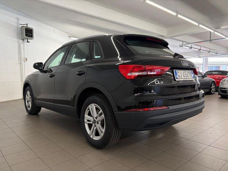 Audi Q3 45TFSI e Stronic Business