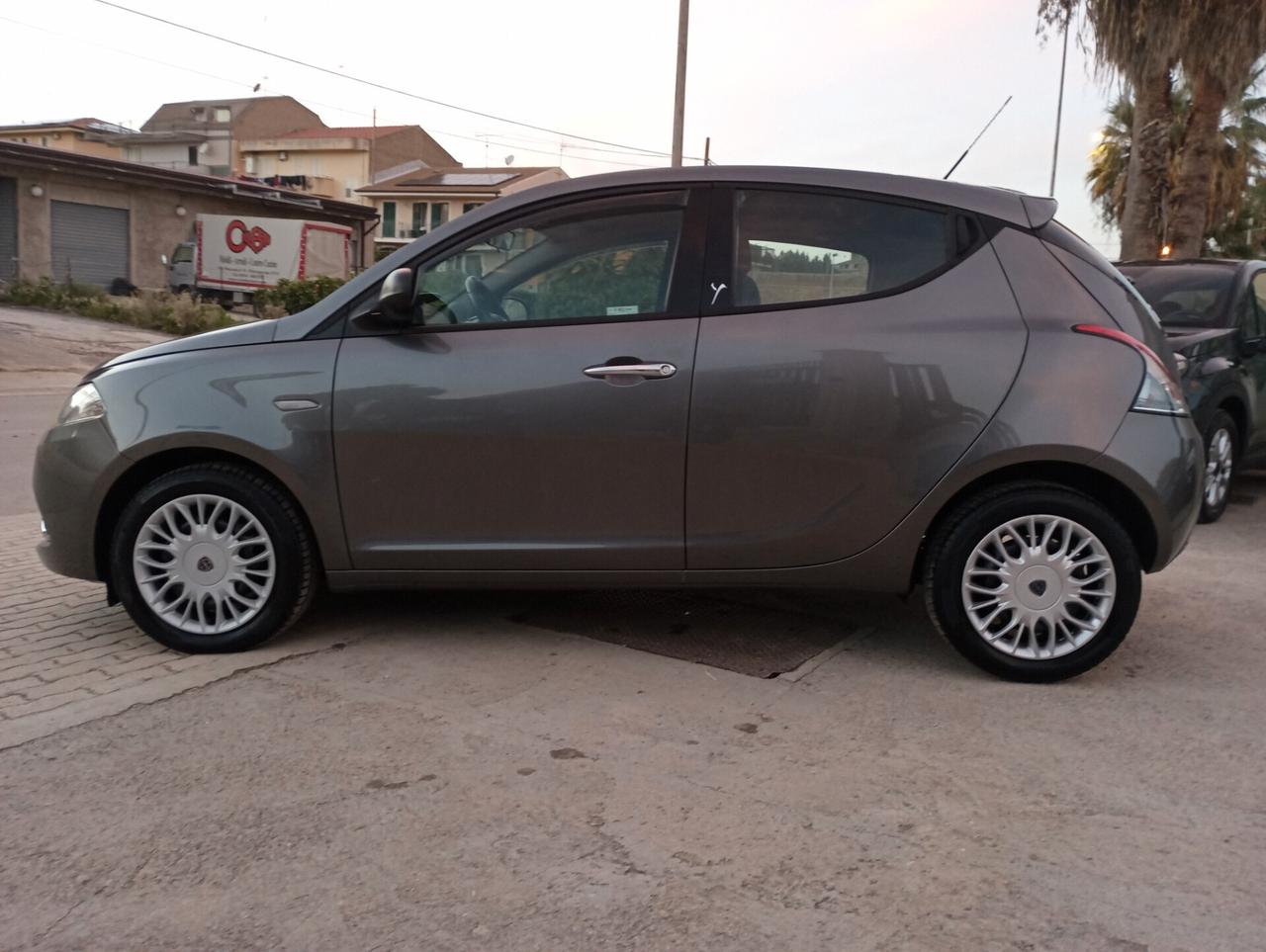 Lancia Ypsilon 1.2 69 CV 5 porte Silver