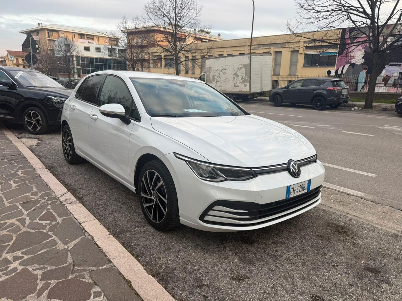 VOLKSWAGEN GOLF VIII 1,5 TGI 130 CV LIFE DSG MY21 5P