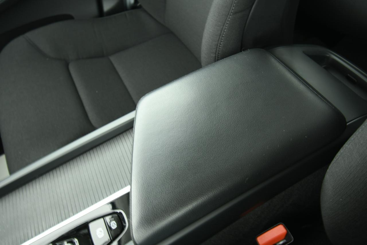 VOLVO XC60 2.0 b4 Momentum Pro awd auto CAMERA+APP CONNECT