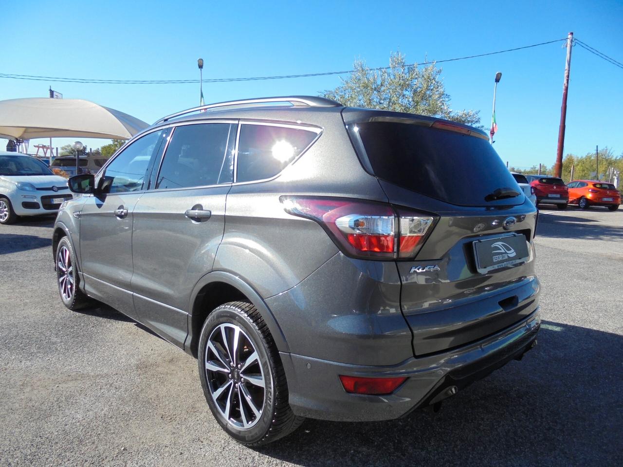 Ford Kuga 1.5 TDCI 120 CV S&S 2WD ST-Line