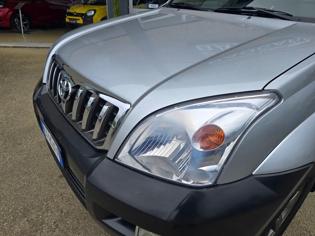 Toyota Land Cruiser 3.0 D-4D WAGON 8 POSTI