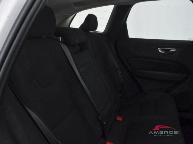 VOLVO XC60 2.0 b4 Momentum Pro auto - PER OPERATORI DEL SETTO